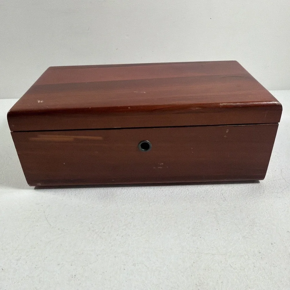Vtg‎ Miniature Lane Cedar Chest Jewelry Trinket Box 9x5x3.5 NO Key North Dakota